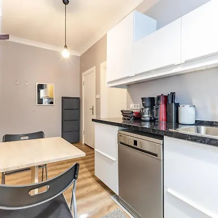 Furnished Cozy Flat Near Metrocity In Sisli アパート